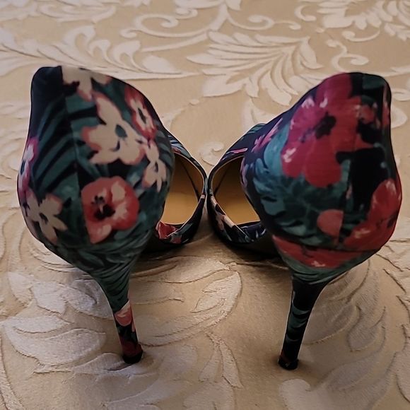 Dolce By Mojo Moxy Tropical Print Heels - Picture 9 of 13